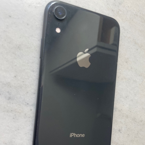 iPhone XR 128gb unlocked - Picture 1 of 7